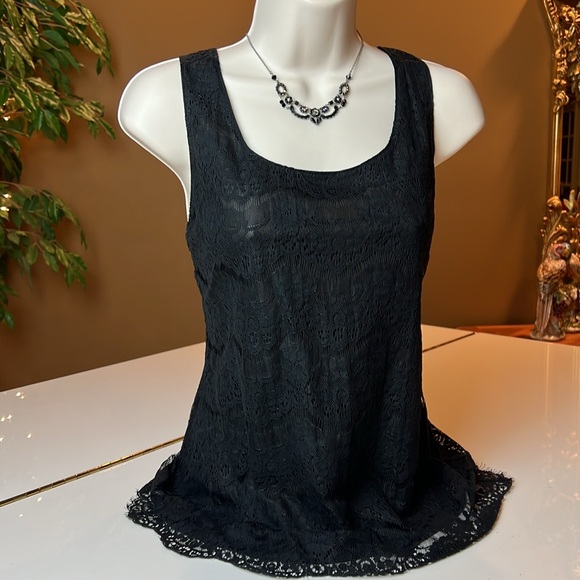 🖤BANANA REPUBLIC BLACK LACE OVER BLACK SHELL TOP SIZE SMALL🖤 - Picture 3 of 16